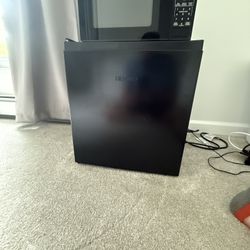 Hisense 1.6 Cu ft Single Door Mini Fridge, Black, Energy Star