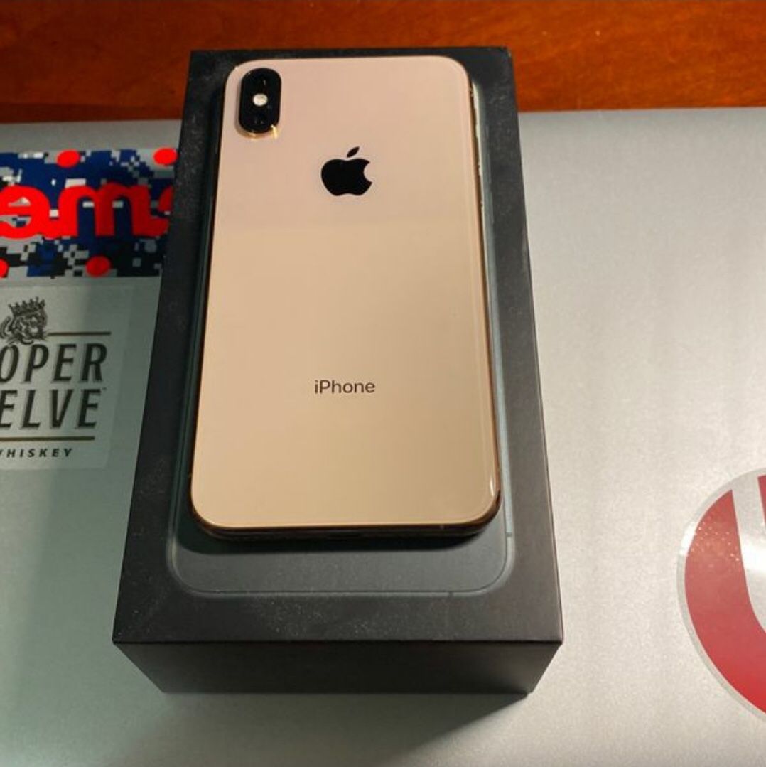 IPhone XS Max Unlocked in box with FREE Charger ✌️