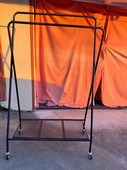 Clothing rack with double rods