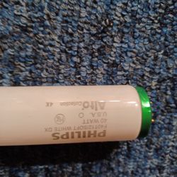 1 Philips 40 Watt Light Bulb 