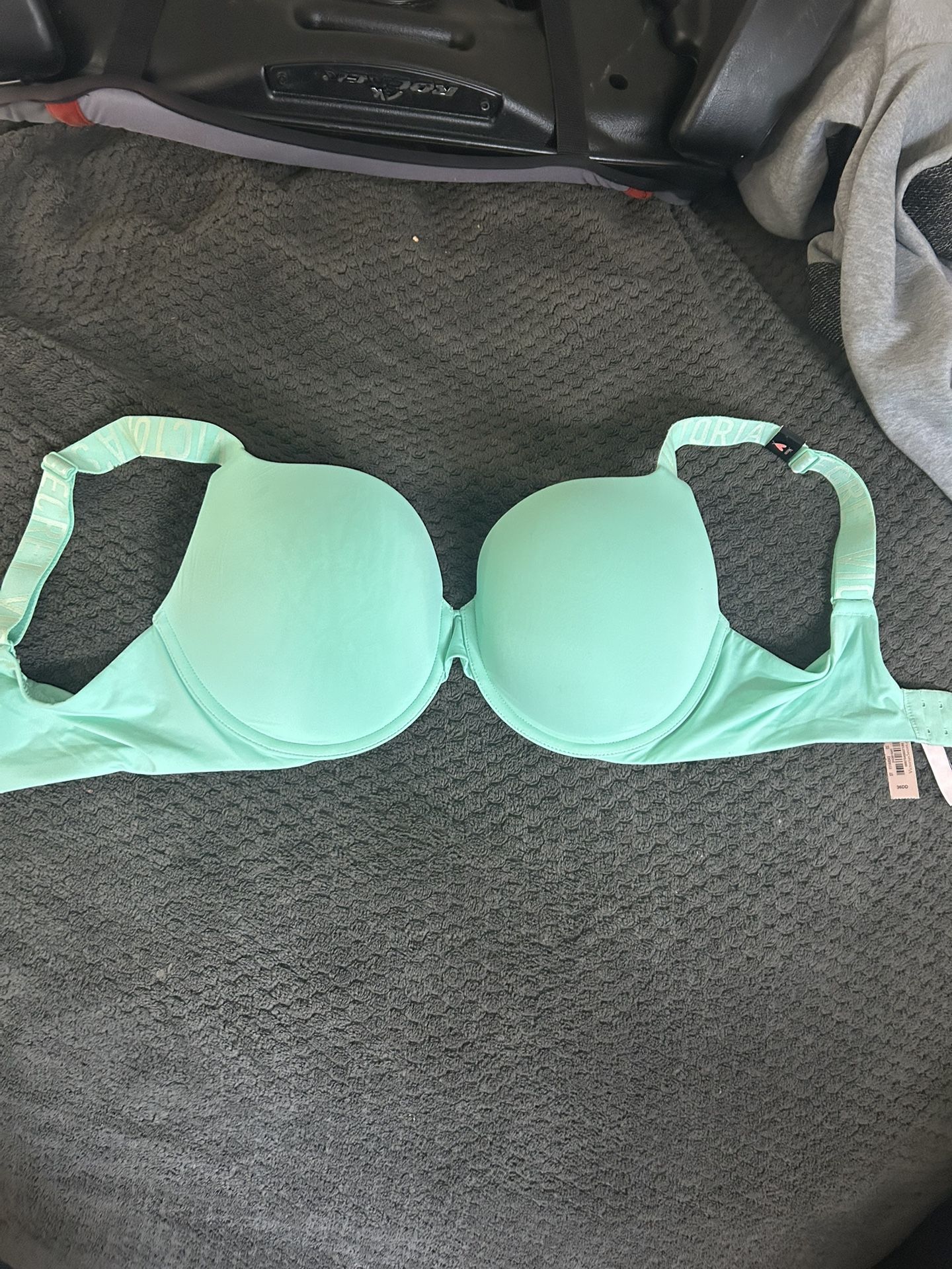 New Victoria’s Secret 36DD Push Up Bra
