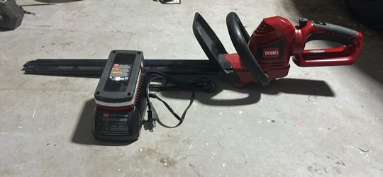 Like new Toro 20v hedge trimmer