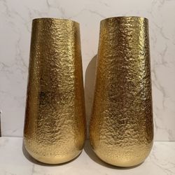 2 Golden Vases