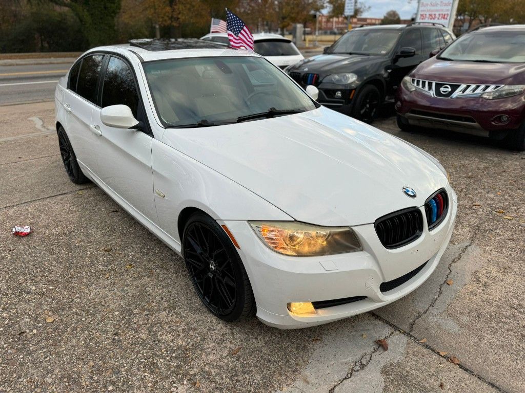 2009 BMW 328i /// Loud exhaust 
with Black Rims - Aftermarket touchscreen HeadUnit -Rearview Camera 

FINANCING AVAILABLE THROUGH LENDERS!
CLEAN CARFA