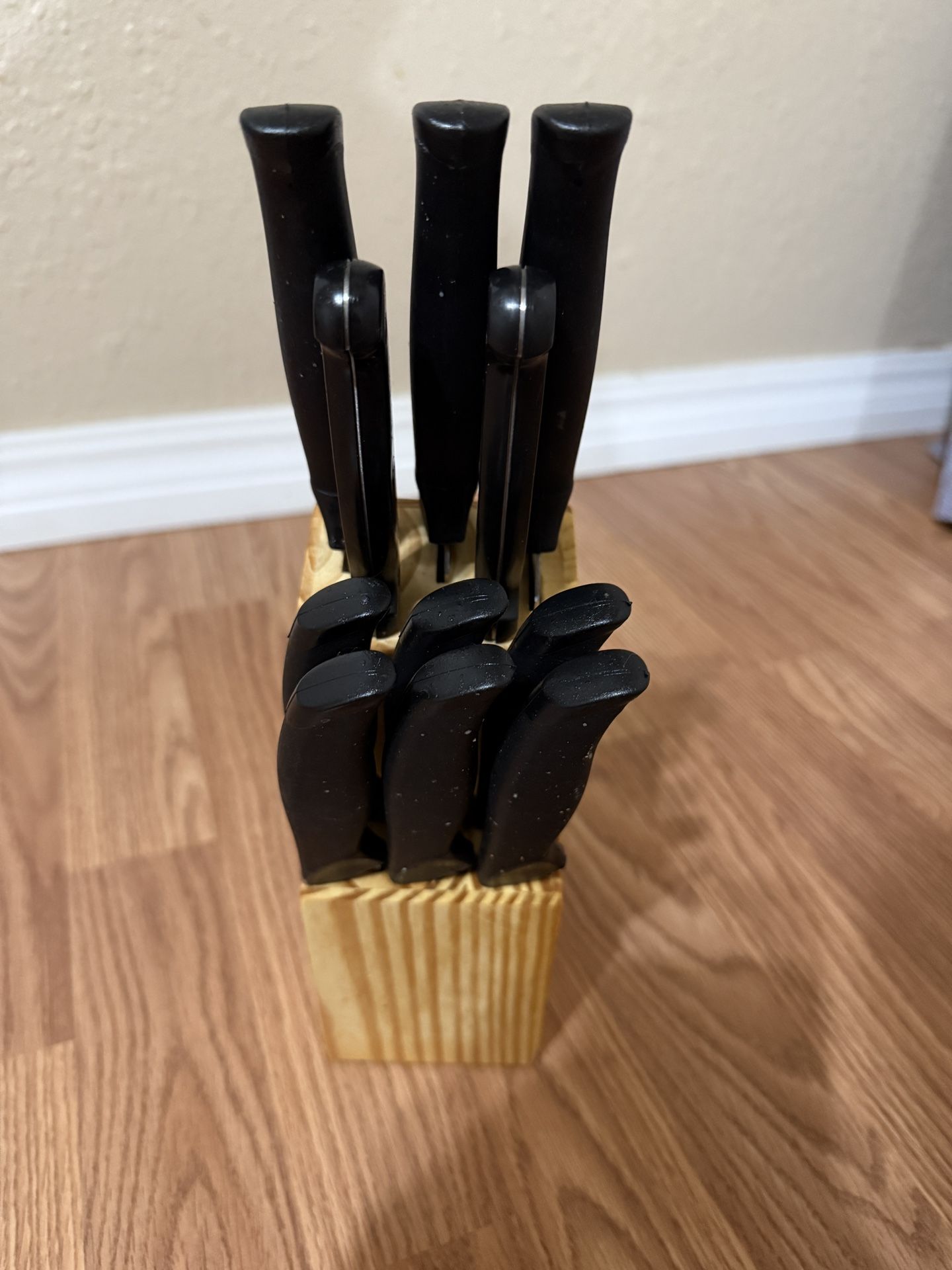 11-Piece Kitchen Knife Set with Wooden Block – Stainless Steel Blades & Black Handles