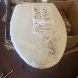 Bemis Elongated Toilet Seat New Unused