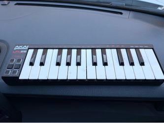 Akai lpk 25
