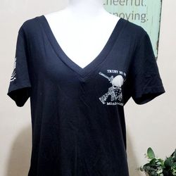 Woman's Black Deep V-Neck Trust No One American Flag Graphic Tee