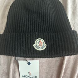 Black moncler beanie