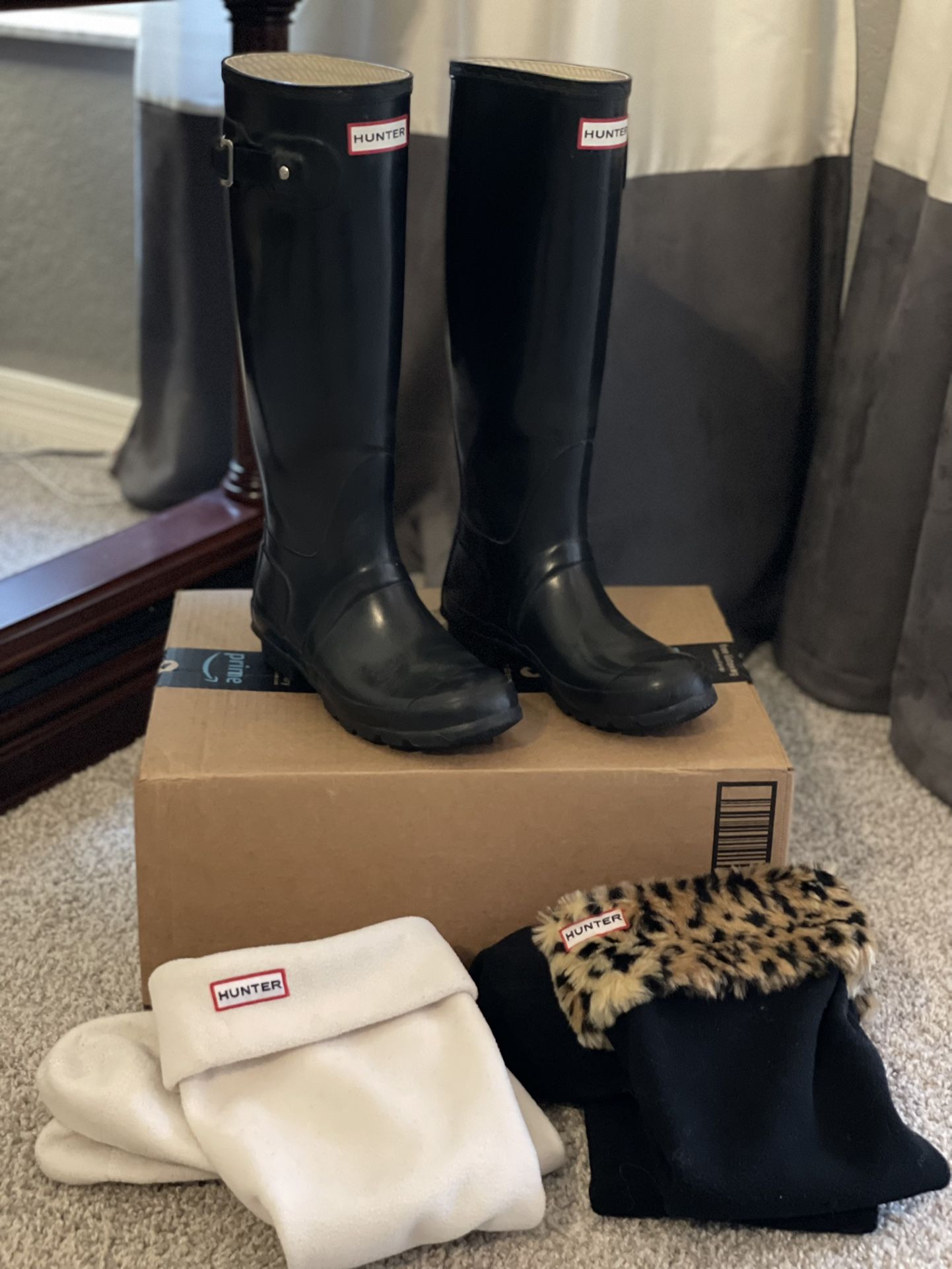 Hunter Tall Black Gloss Rain Boots w/ Two Pairs Of Socks