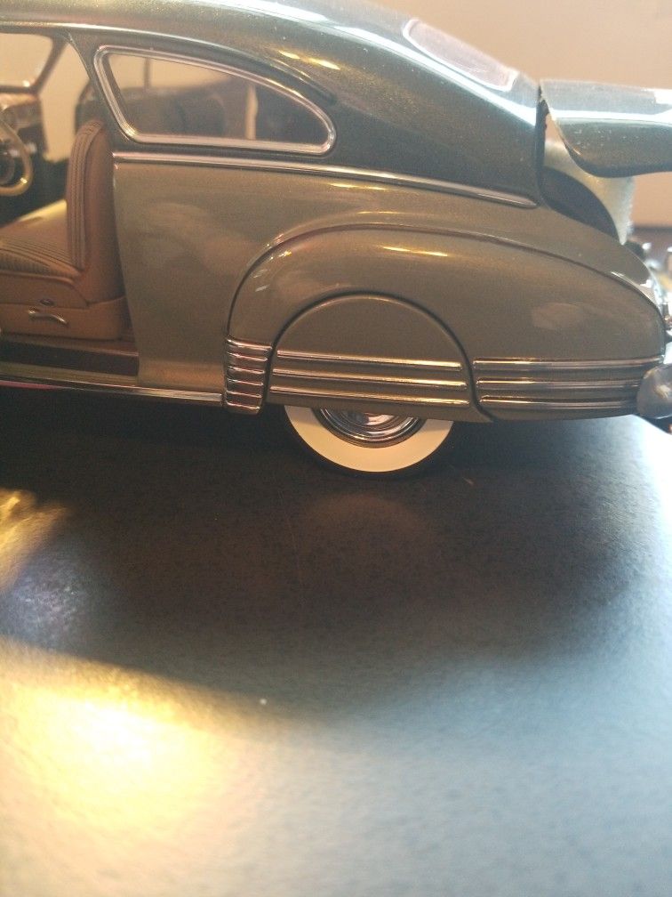 Danbury Mint 1/24 Scale 1948 Fleetline Aerosedan