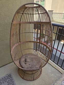 Free Wicker chair