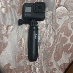 GoPro Hero 8 Black + Stand – Excellent Condition, Barely Used 