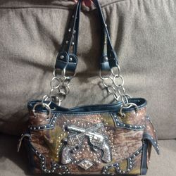 Camo Western Handbag with Crossed Pistols