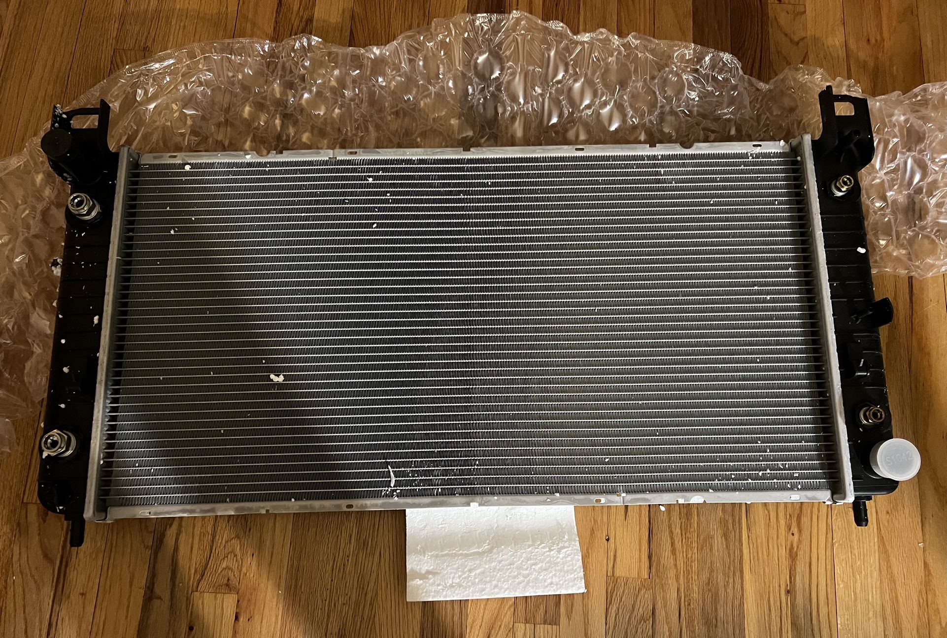 AUTOMOTY RADIATOR COMPATIBLE WITH CHEVY AVALANCHE 2002-2014