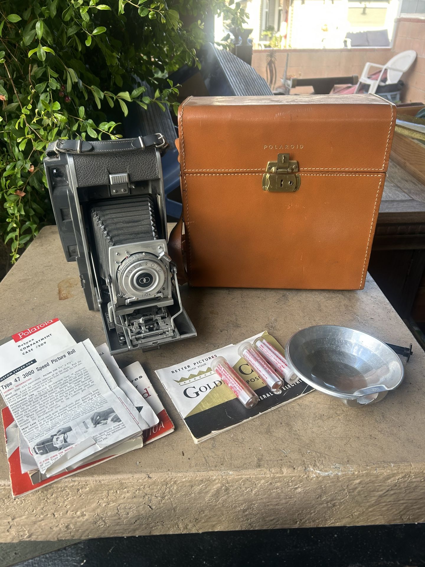 Smile; Vintage Late 50s-Early 60s Untested Polaroid 110A Land Camera Outfit:
