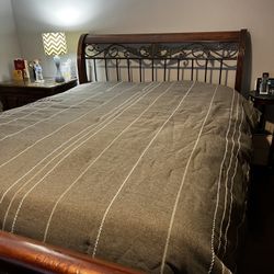 Queen bedroom Set w/ Armoire And dressers with mirror 