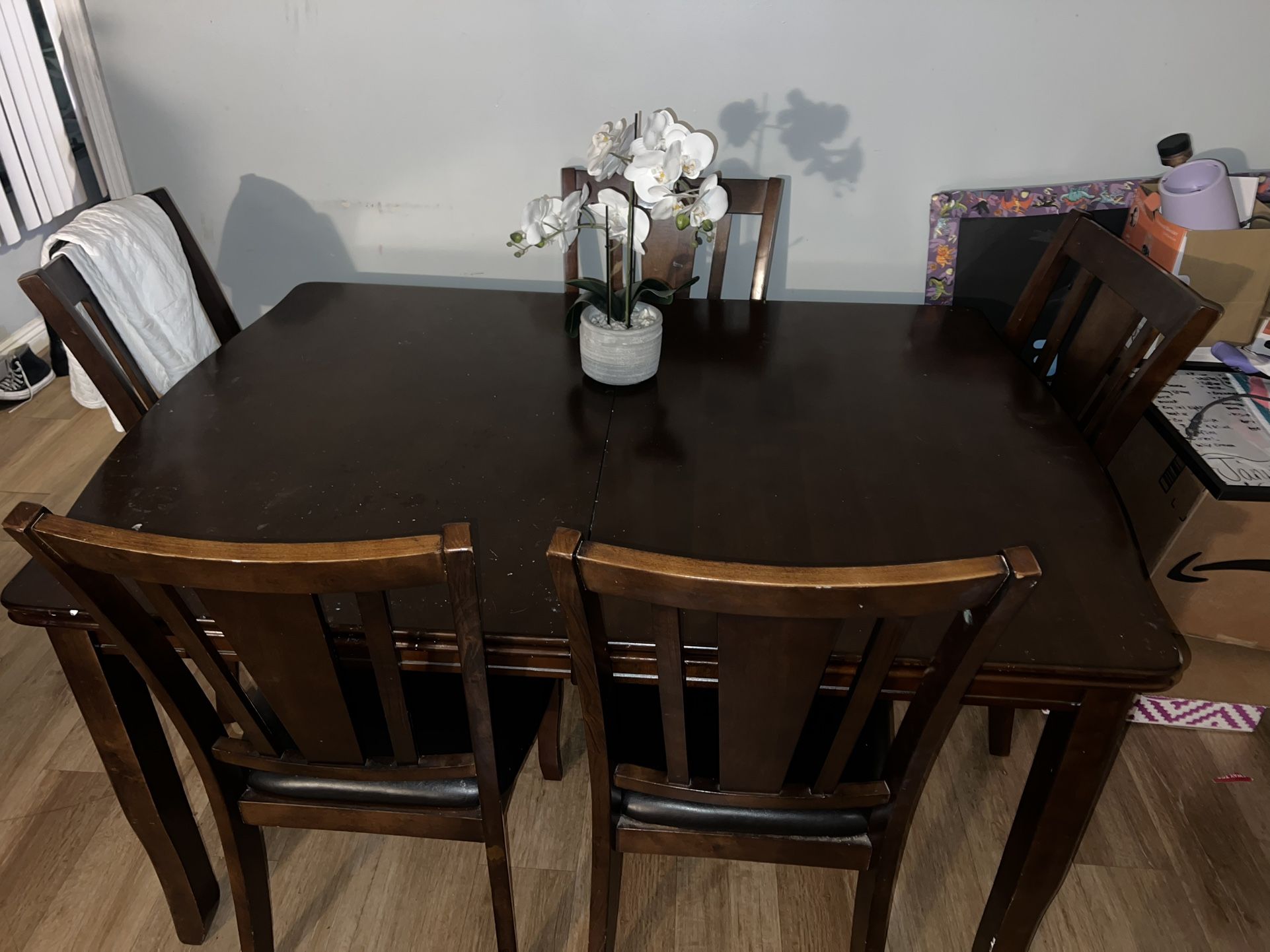 Dinning Table With 6 Chairs