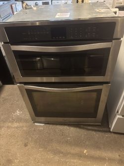 Whirlpool Double Oven On Good Working Conditions 