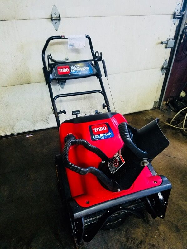 Toro snow commander snowblower 7 hp engine with electric start. Fully