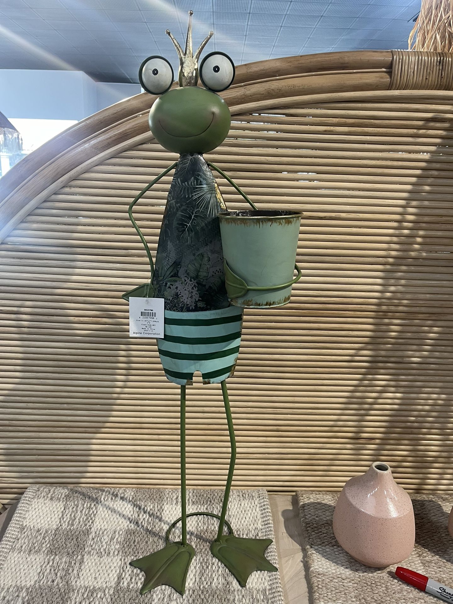 Outdoor Garden Yard Metal Frog Planter Ornament Decor