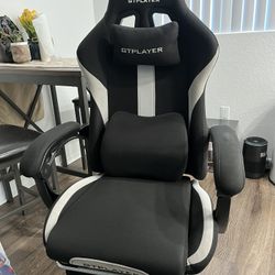 Professional Gaming / Office Chair With Foot Rest!