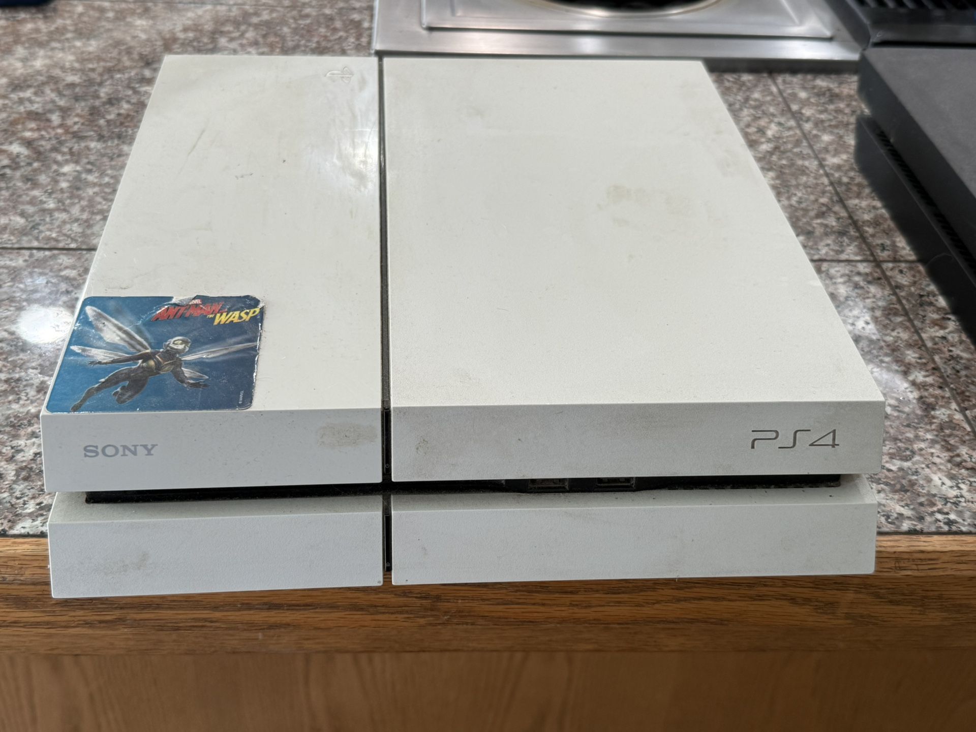 White PS4