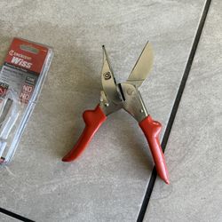 Crescent Wiss 8-1/2 in. Molding Miter Snips  Crescent Wiss 8-1/2 in. Talladores de inglete de moldeo