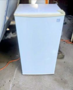 Mini Fridge with freezer