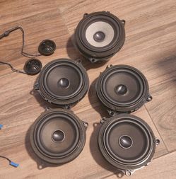 F30 Hi-fi Speaker