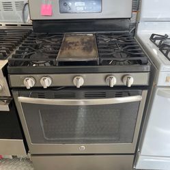 GE 30” Black And Chrome Stove 