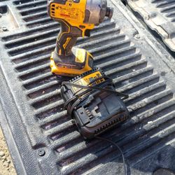 taladro con batería y cargador 