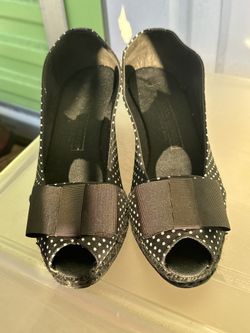 André Assous Espadrille polka dot blk/wht peep-toe wedge pumps w/ grosgrain bow