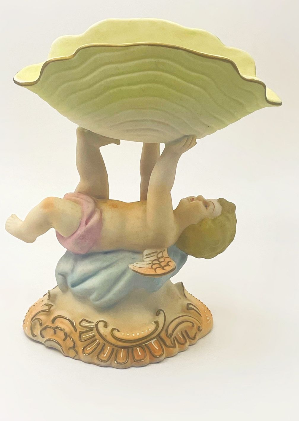 Vintage Ardalt Lenwile cherub & Seashell figurine