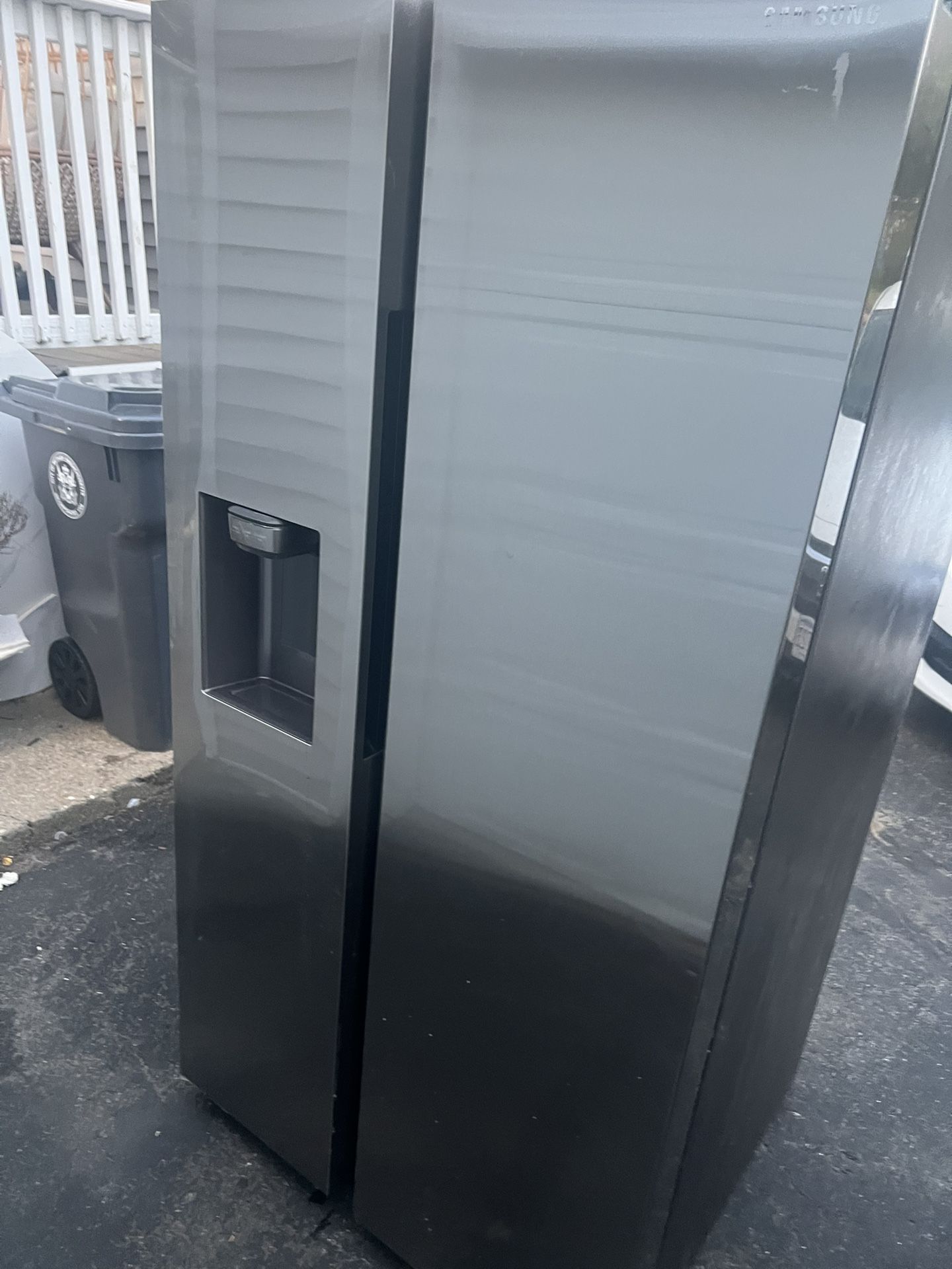 Samsung Refrigerator Like New
