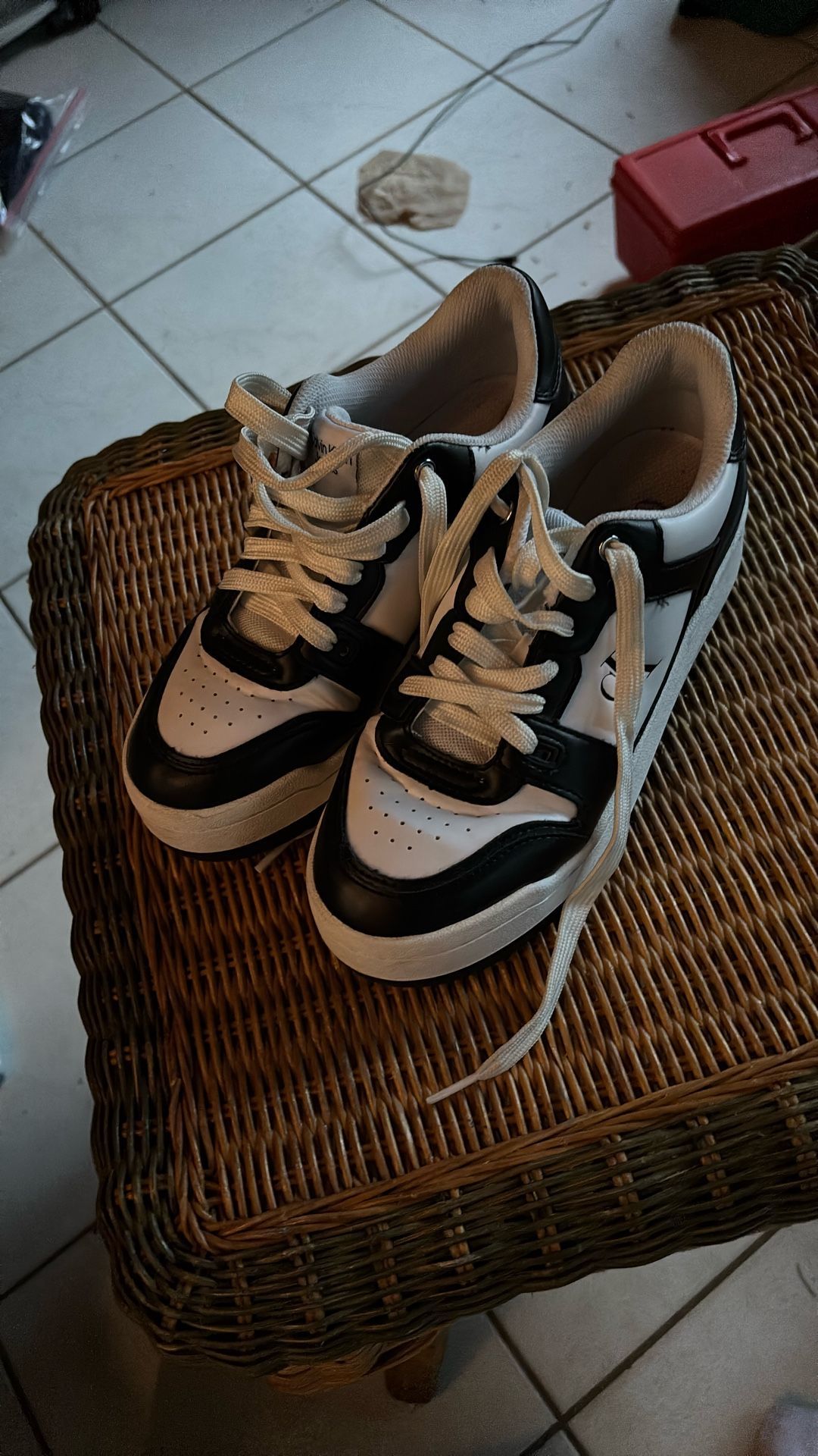 CK size 7 Tennis Shoes
