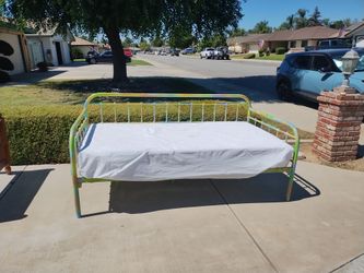 Daybed / Mattress... Twin bed frame...