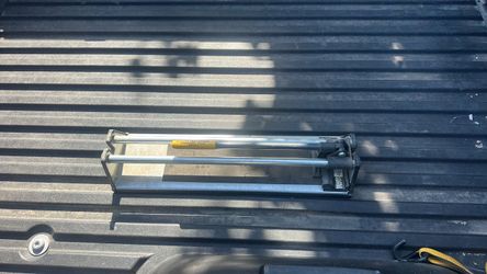 Tile cutter