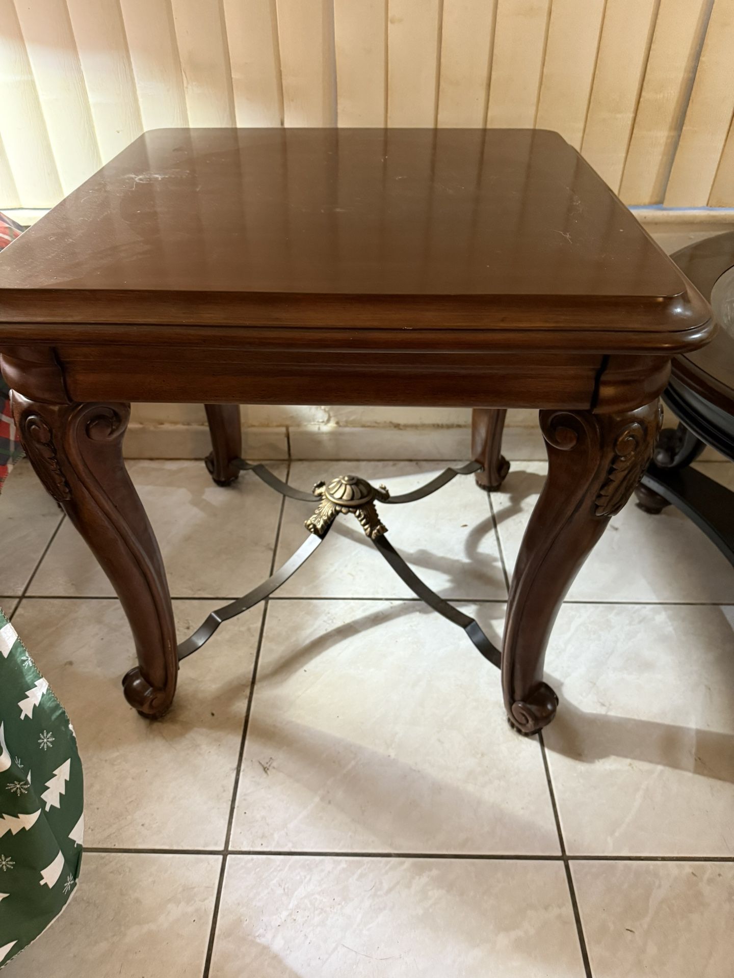 Smoll Boi Coffee Table