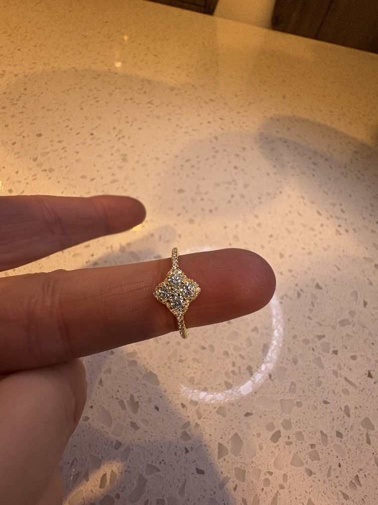 Woman's Clover Moissanite Size9 Ring