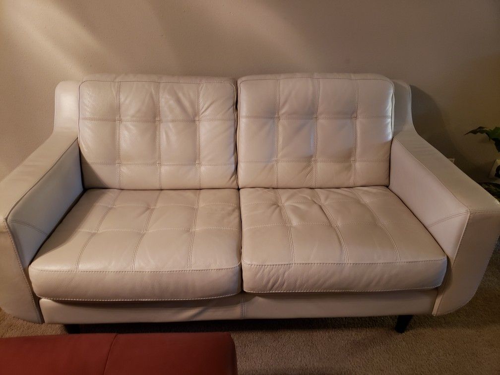 Havertys Metropolis White Leather Love Seat with Red leather