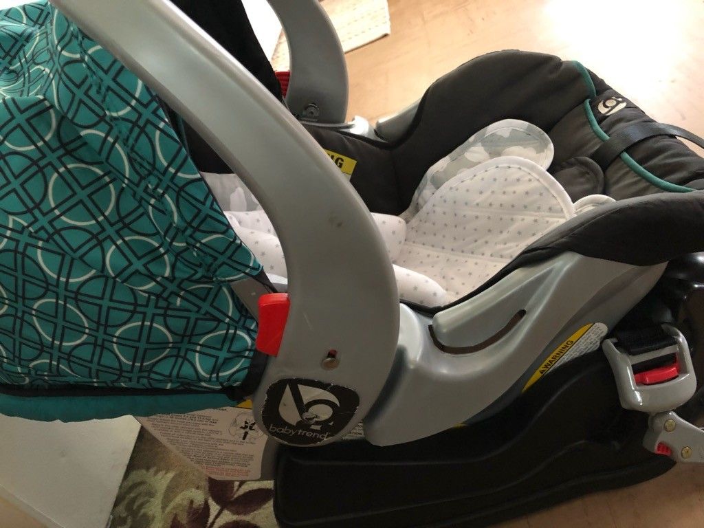 Baby trend car seat with base