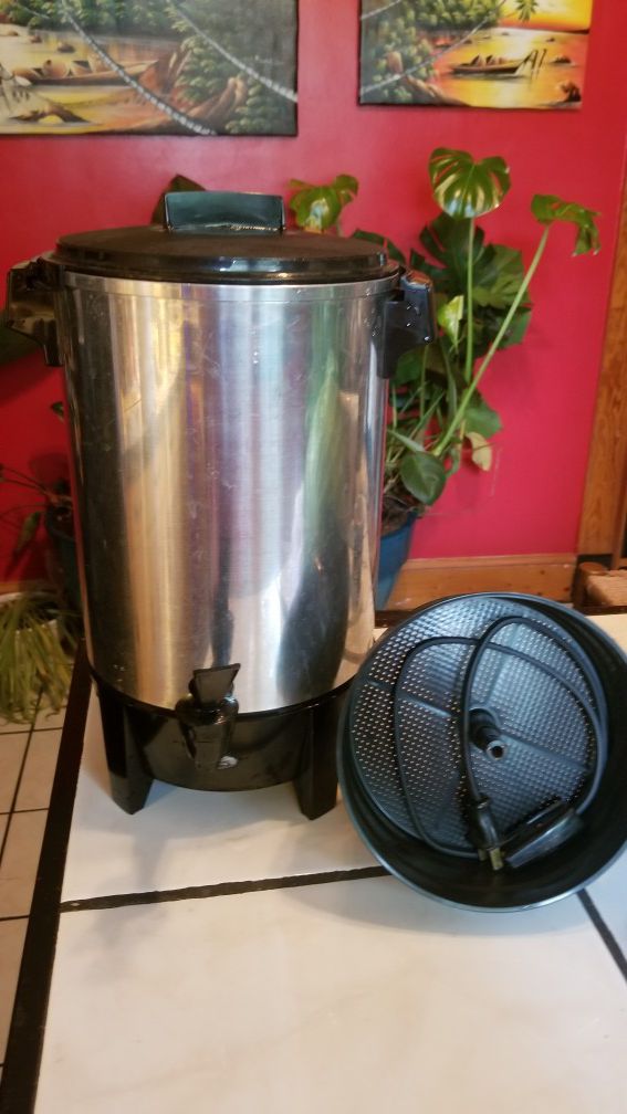 West Bend 30 cup Electric Commercial/Office/Party Percolator Coffee Urn Model #58030 (Retail: $62). More than 50% off!