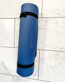Like New! Gaiam Extra Thick Yoga & Exercise Mat + Carry Strap