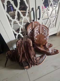 2 pairs, size 7 womens western boots