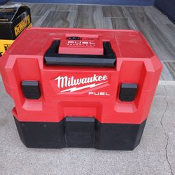 VACUUM MILWAUKEE M12 TOOL ONLY