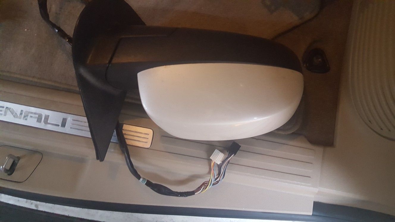 2007_2014 chevy,gmc passanger mirror only.Its a oem part with signal light, blind sencor, electric fold