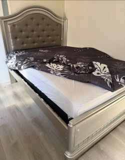 Beautiful Full Size Bed Frame Only
