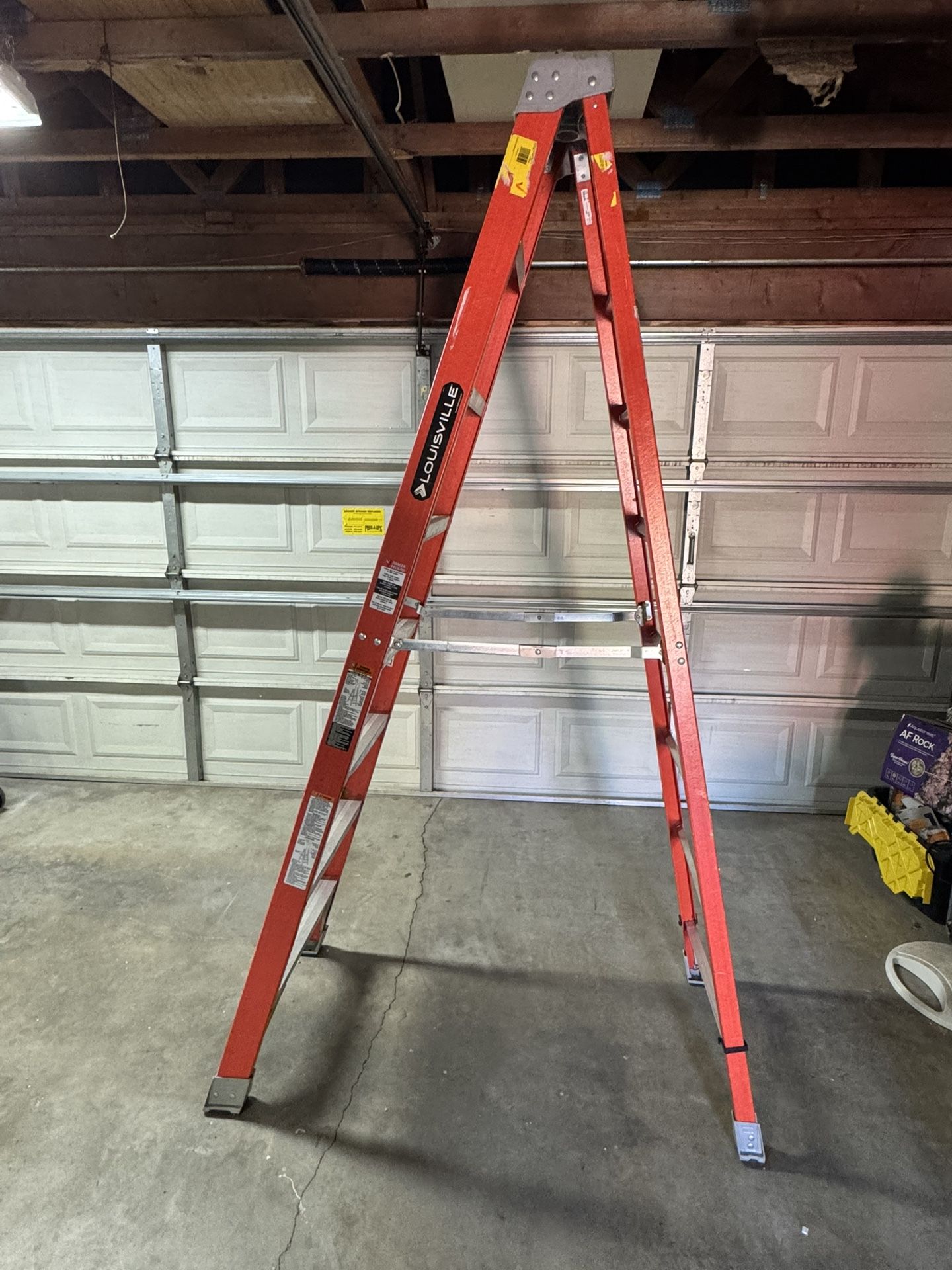 8ft Fiberglass Ladder