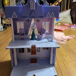 Frozen Castle, Closes Shut.